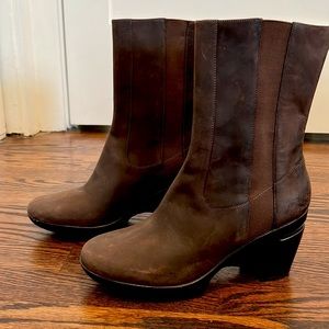 Like new Cole Haan/Nike Air brown leather booties, size 9